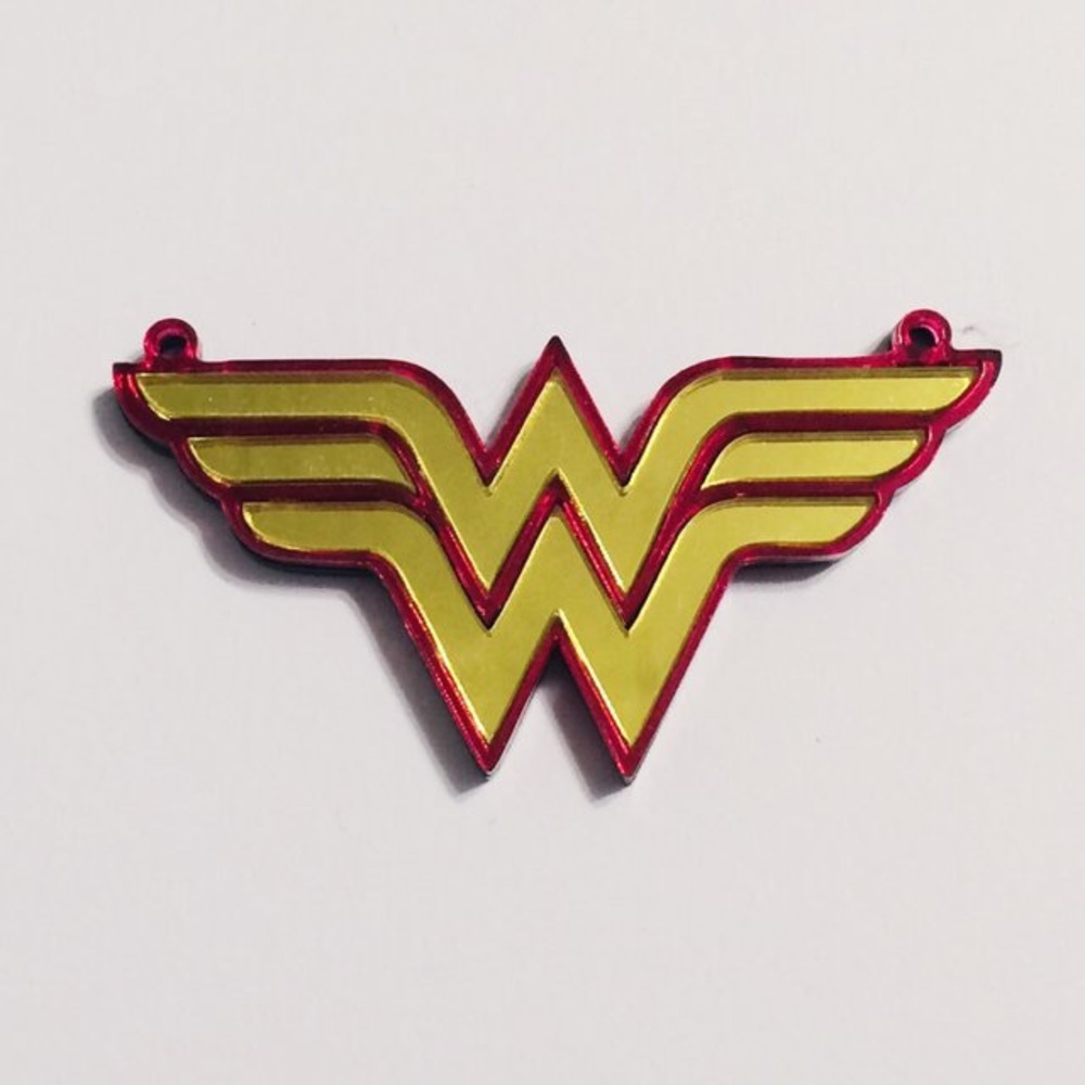  wonder woman pendant 