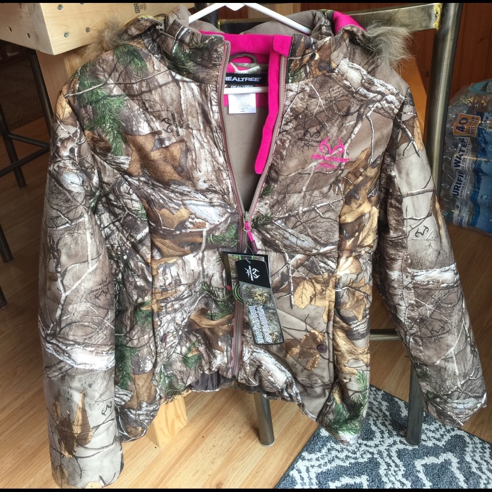 Realtree camo coat with pink. Large. New with tags