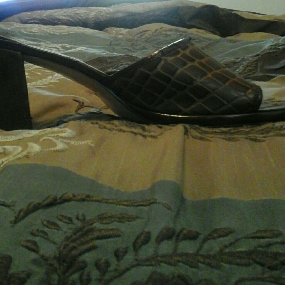 Shoes - Picture 2 of 4