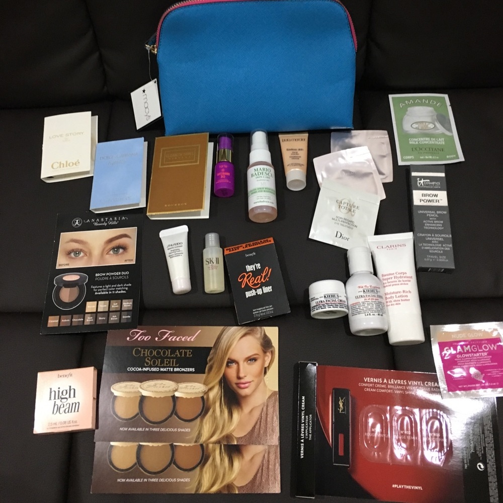 Makeup sample lot + Cosmetic bag + GWP