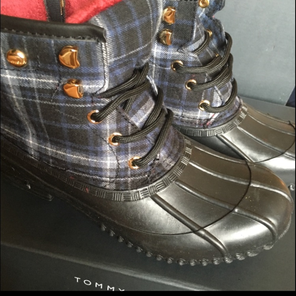 Tommy Hilfiger boots *sold*