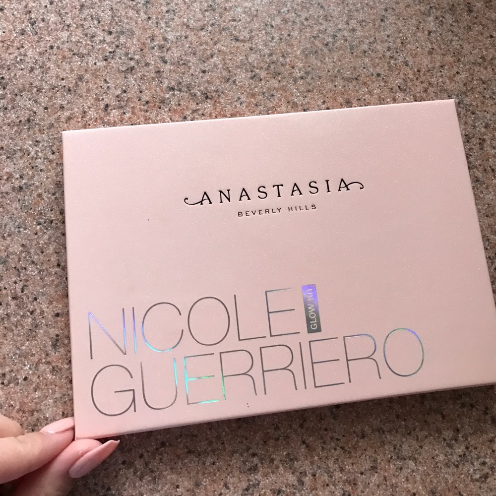 Anastasia Nicole guerriero glow kit