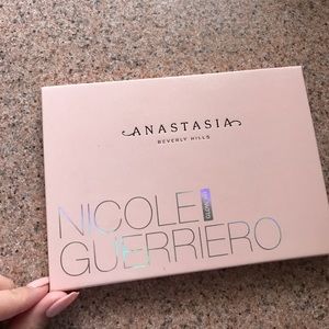 Anastasia Nicole guerriero glow kit