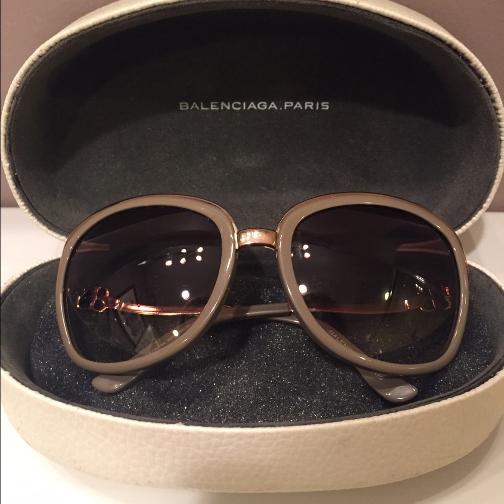 Balenciaga Sunglasses Tan - Picture 3 of 3