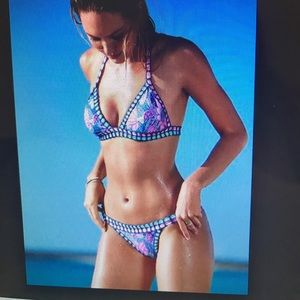 The crochet trim tiny triangle top in bail floral