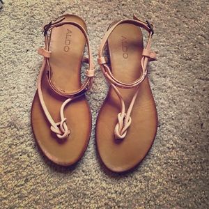 Dusty pink sandal with rose gold hardware