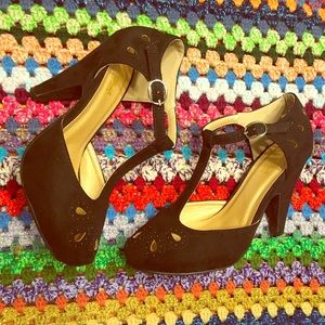 Modcloth Graham Street black heels