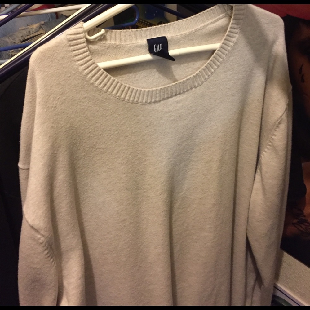 Gap sweater