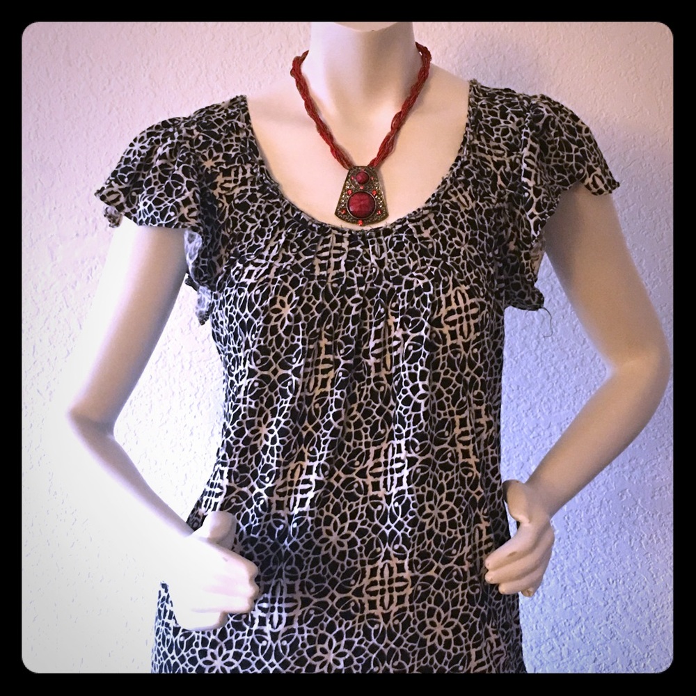 Elle must have flowy tee