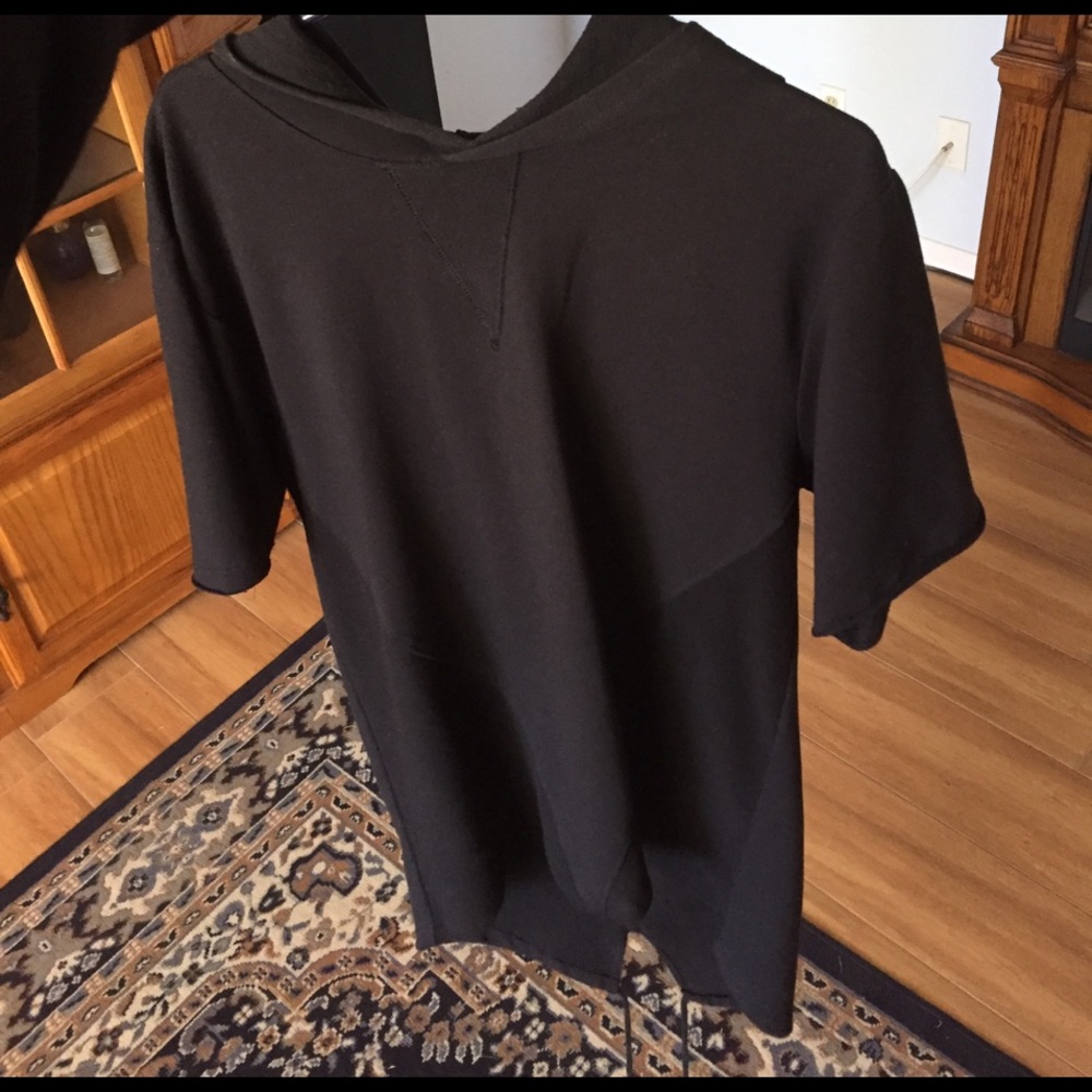 Short sleeve, fish tailed light sweatshirt