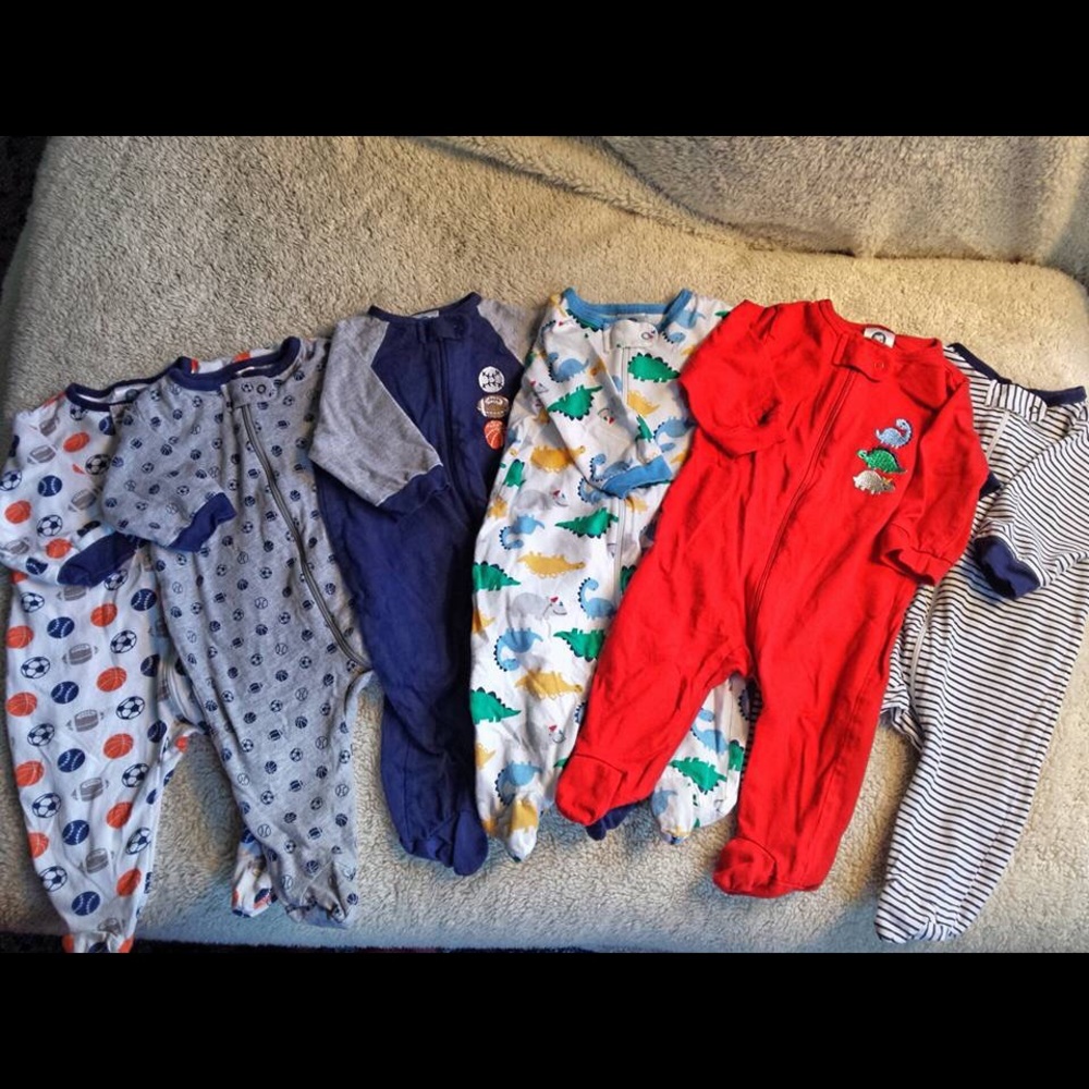 Baby boy lot of 6 Gerber sleepers pajamas 0-3 mo.