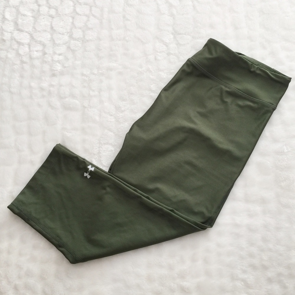 Under Armour compression crop leggings