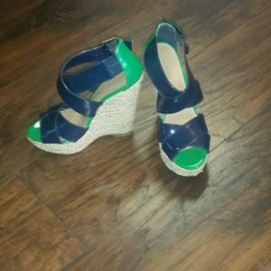 Navy/green wedges