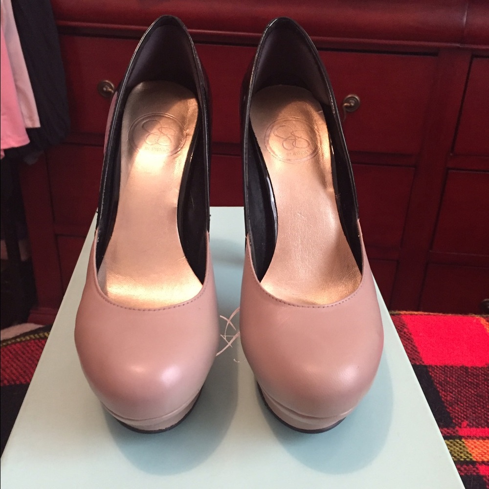 Jessica Simpson Black and Taupe Heels! Size5.5