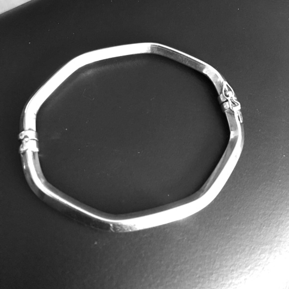Silver bangle - Picture 1 of 2
