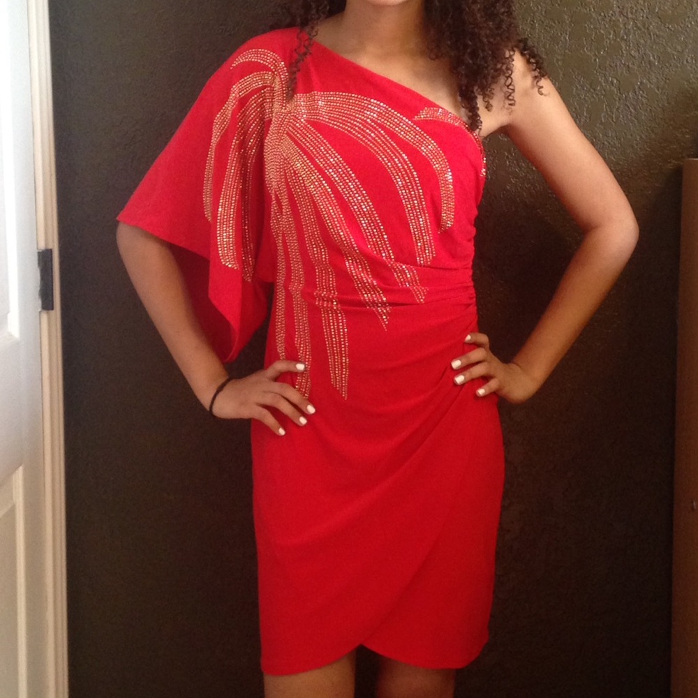 Red One Shoulder Sleeve Dress