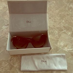100% AUTHENTIC DIOR SUNGLASSES WITH CASE AND CLOTH