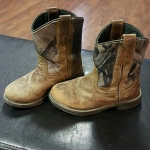 Boys camo boots