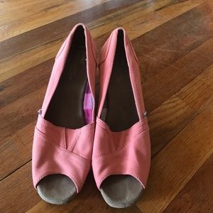 Coral Toms wedges