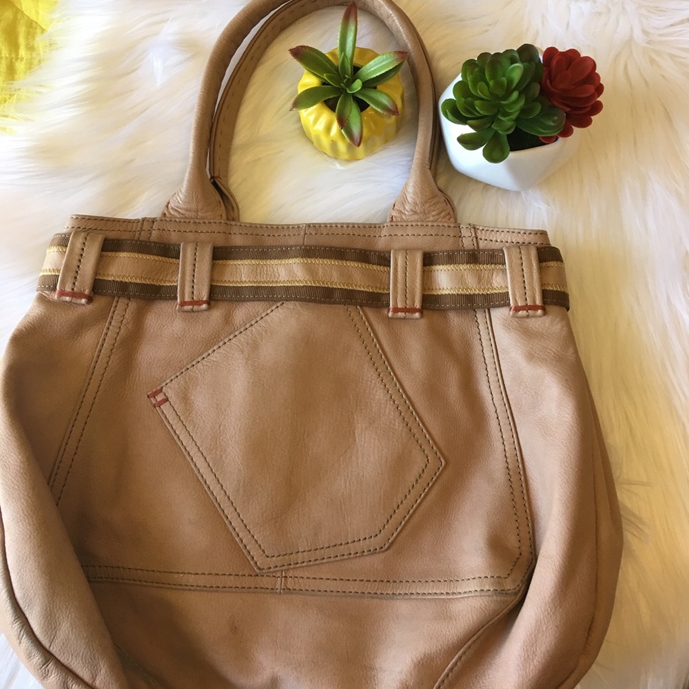 Leather Handbag in Camel Color and great style!