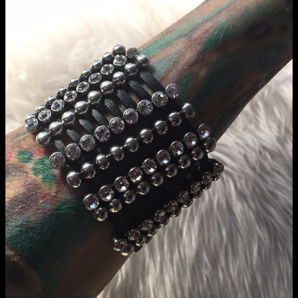 Leather and rhinestone slide bar bracelet! - Picture 2 of 4