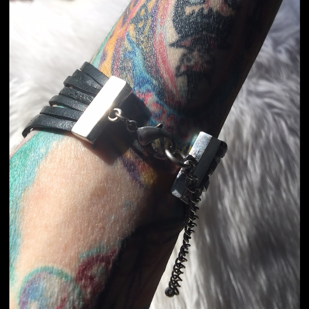 Leather and rhinestone slide bar bracelet! - Picture 4 of 4