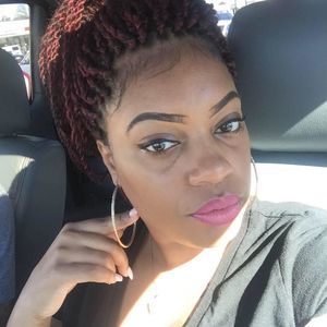 Meet your Posher, Monica