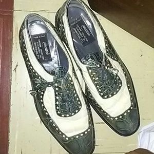 A pair of men mauri shoes