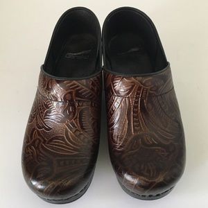 Brown Textured Leather dansko clogs