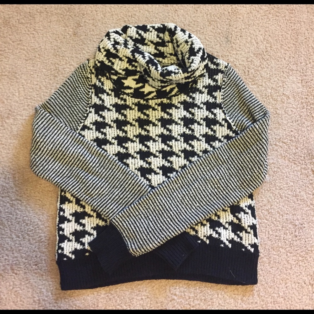 Black and White Lucky Brand loose turtleneck