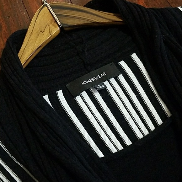 Jones|Wear - Picture 3 of 3