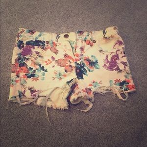 Jean print high waisted shorts.