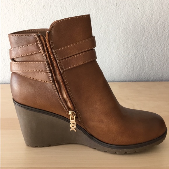 Shoes - Picture 2 of 4