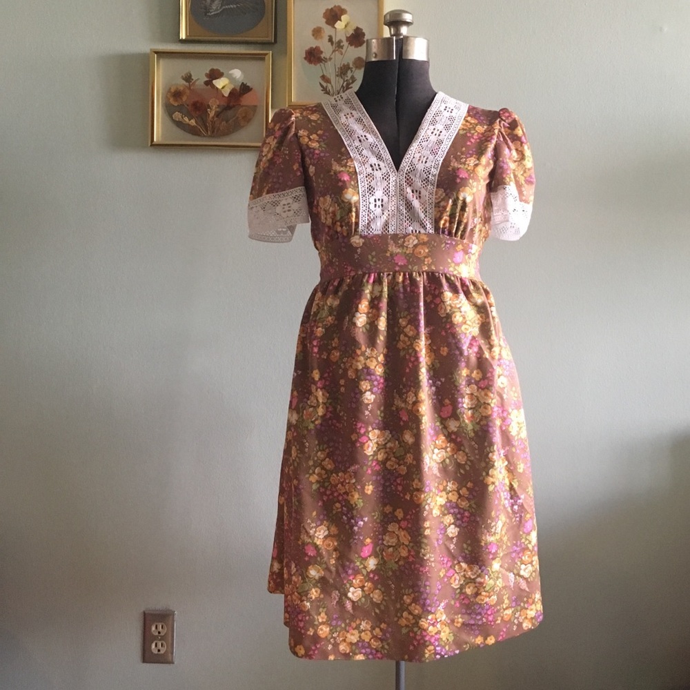 🌰 VINTAGE 70s peasant, floral, prairie dress.