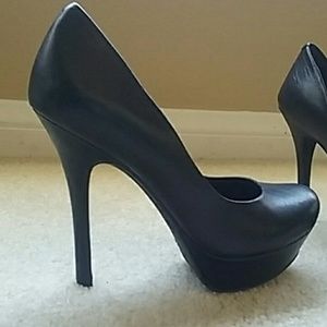 Jessica Simpson Black Pumps