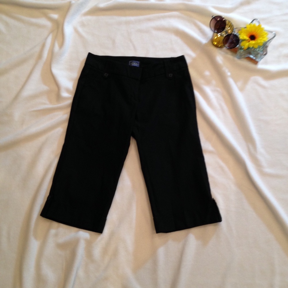 Black capris junior pants