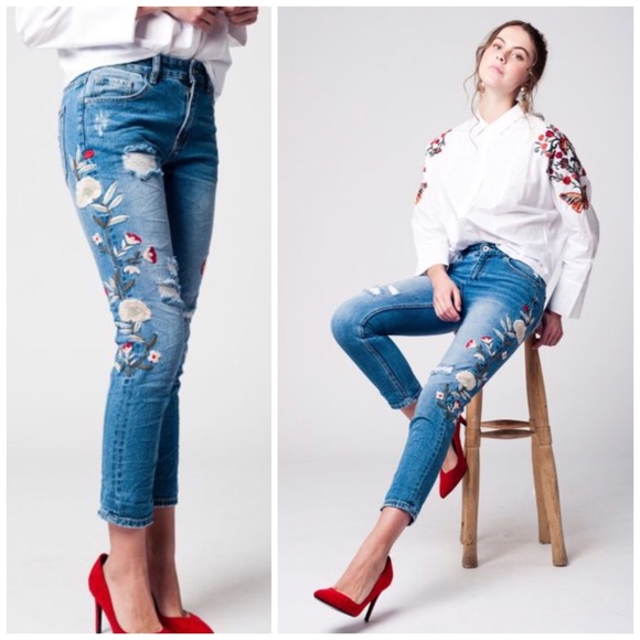 🌸Distressed Embroidered Jeans - Picture 2 of 6