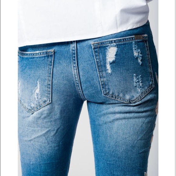 🌸Distressed Embroidered Jeans - Picture 5 of 6