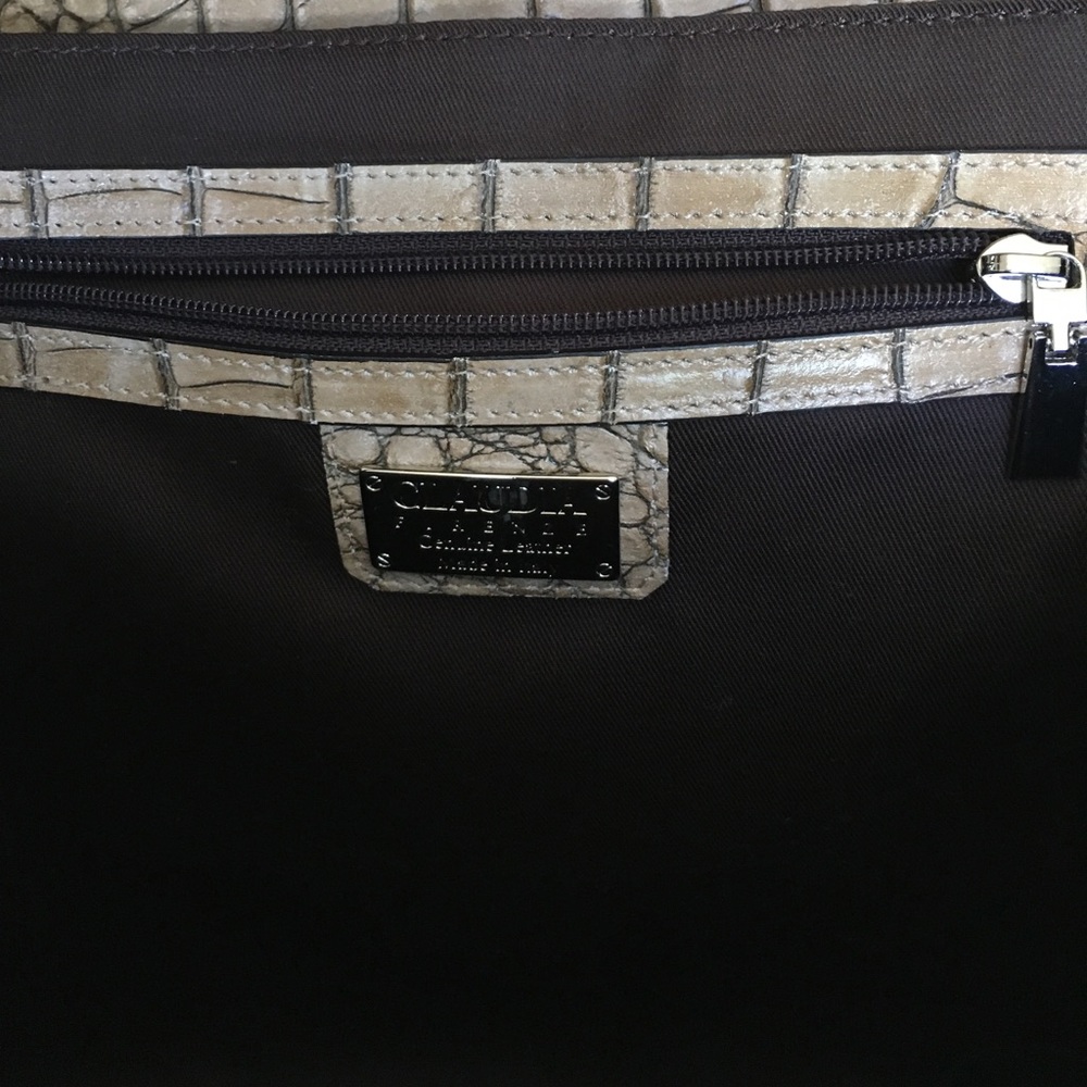 Claudia Firenze real leather embossed satchel. XL - Picture 2 of 5