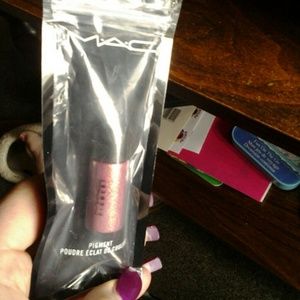 Mac pigment