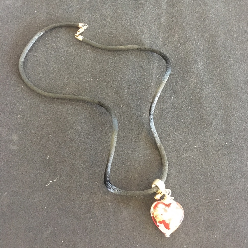 π Italian glass heart on black silk cord - Picture 3 of 3