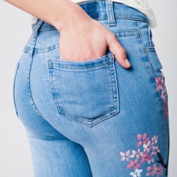 🌸🆕Painted Stretch Skinny Jeans - Picture 3 of 7