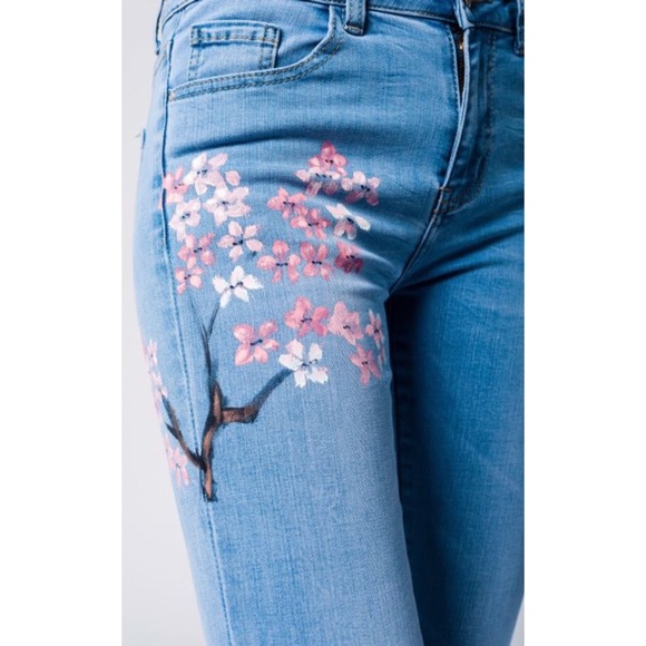 🌸🆕Painted Stretch Skinny Jeans - Picture 5 of 7