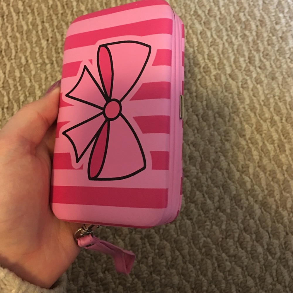 iPhone 4 and IPod wallet/case!!! :)
