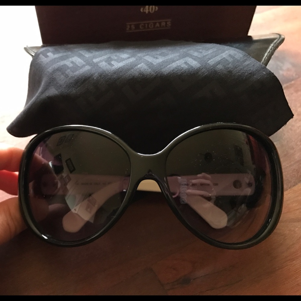 Authentic Fendi FS 382 Buckle Sunglasses - Blk/Wht