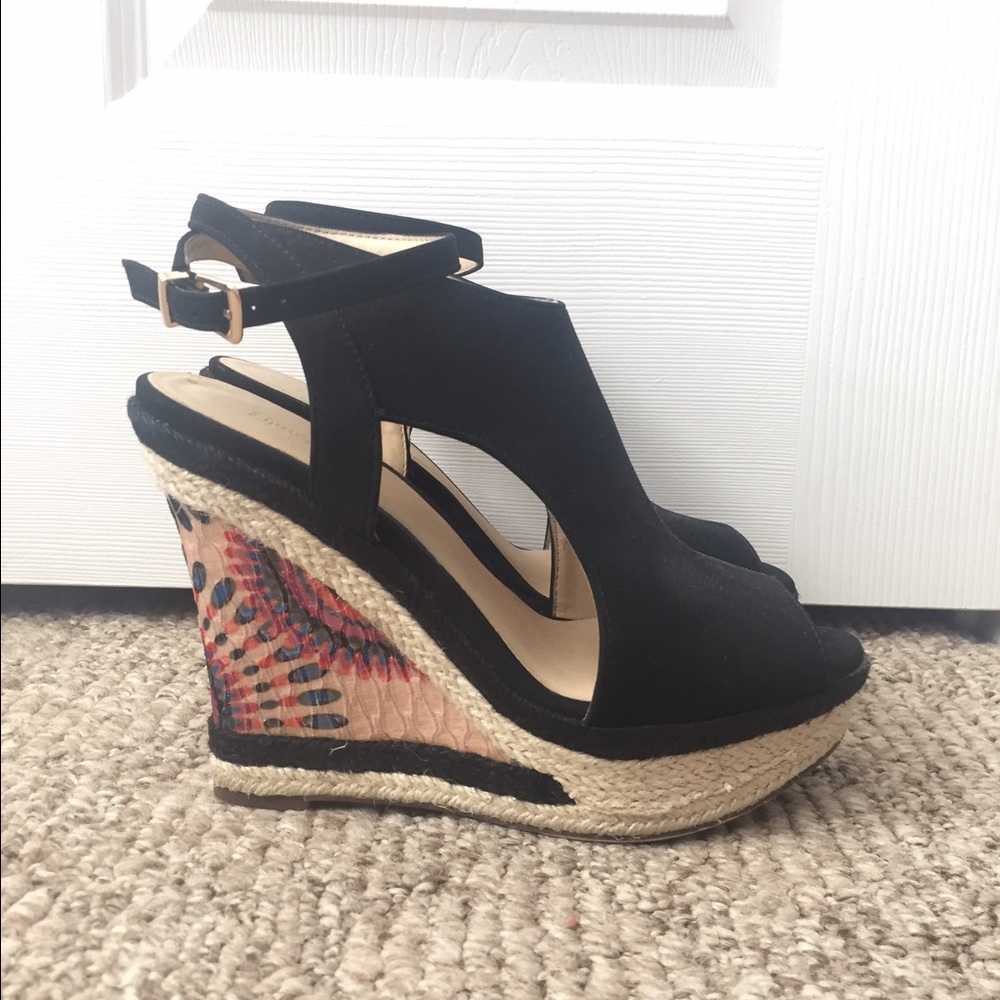 Black wedges