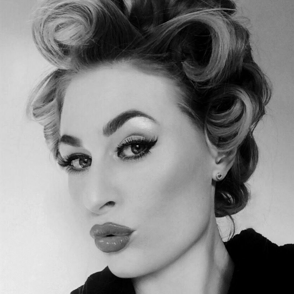 Meet your Posher, Adele