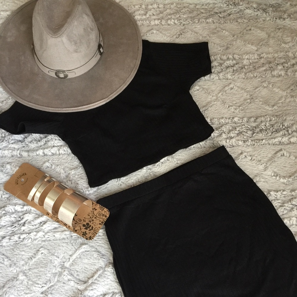 2 piece black skirt & crop (hat & arm cuffs)