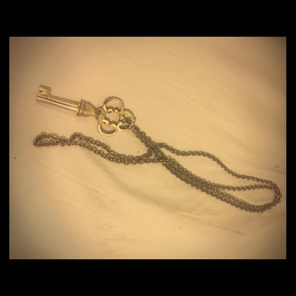 Vintage gold key necklace