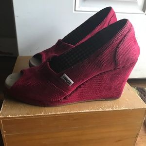 Toms!! Cute wedge!!